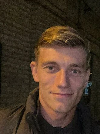 Dutch footballer (born 1998)