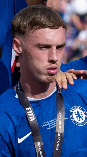 English footballer (born 2002)