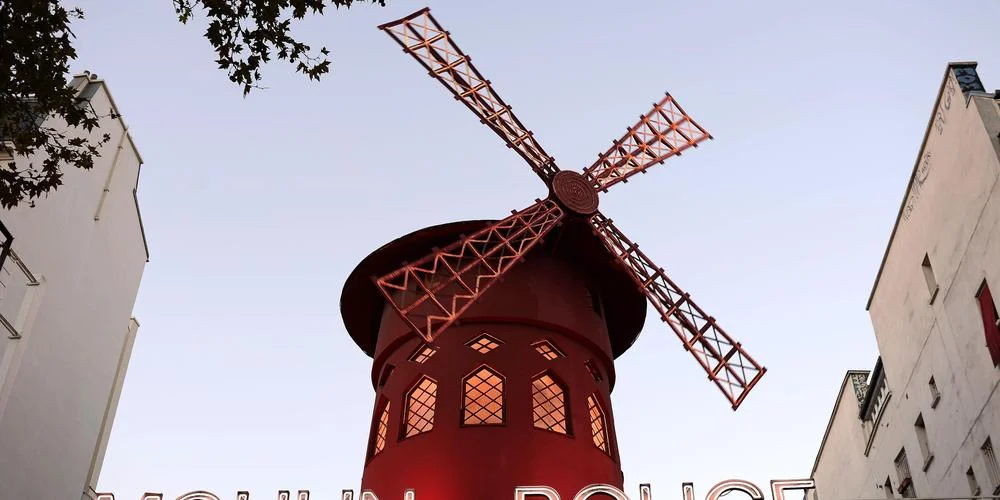 L’éphéméride du 6 octobre : à Paris, le « Moulin Rouge »  souffle ses 135 bougies