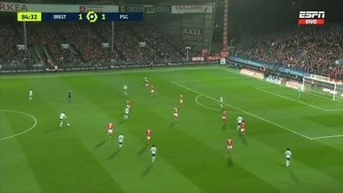 r/soccer - Kylian Mbappe carton jaune contre Brest – vidéo complète