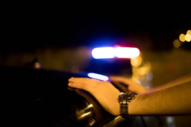 arrêté par la police - course poursuite police photos et images de collection