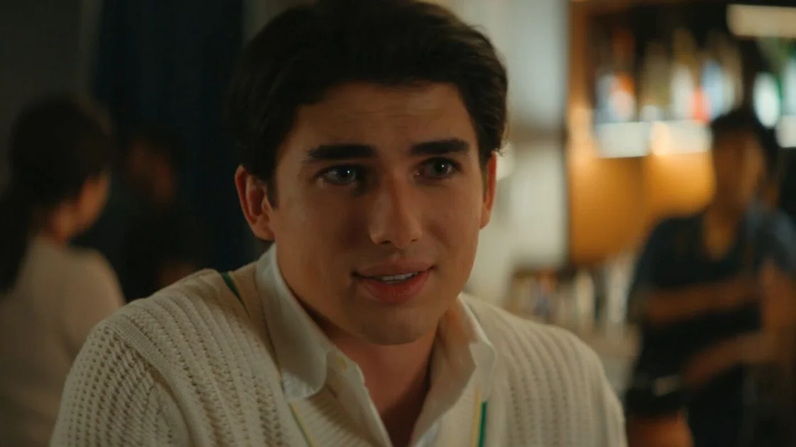 Charlie Evans as Hunter Davenport in 'Off Campus' Season 1