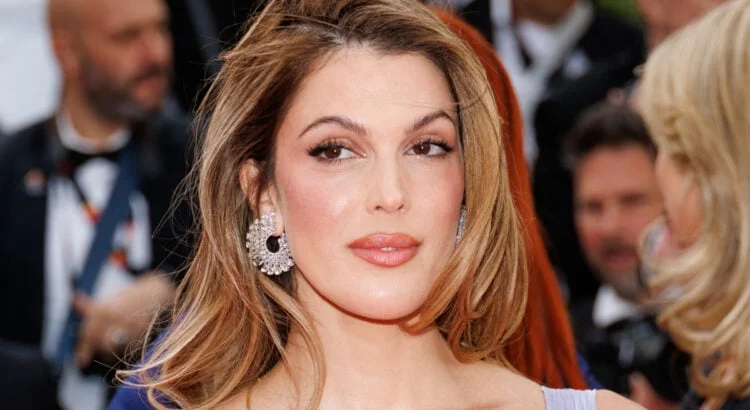 festival-de-cannes-2026-iris-mittenaere-eblouit-la-croisette-en-robe-sophie-couture-et-sandales-serpent