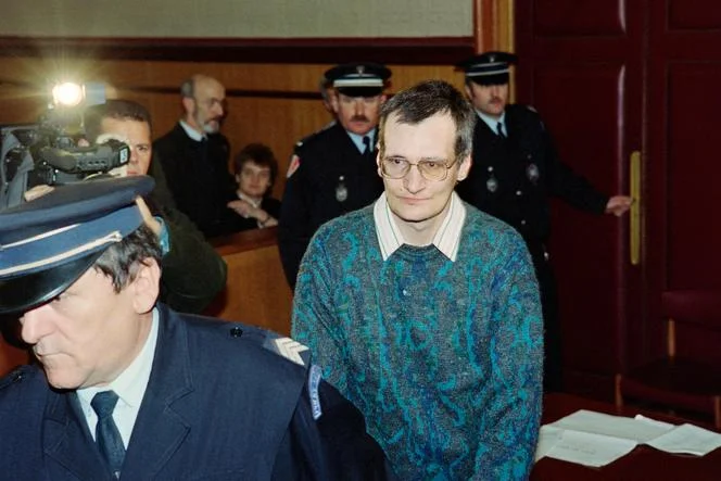 Le tueur en série Francis Heaulme, lors de son procès au tribunal du Finistère, à Quimper, le 27 janvier 1994.