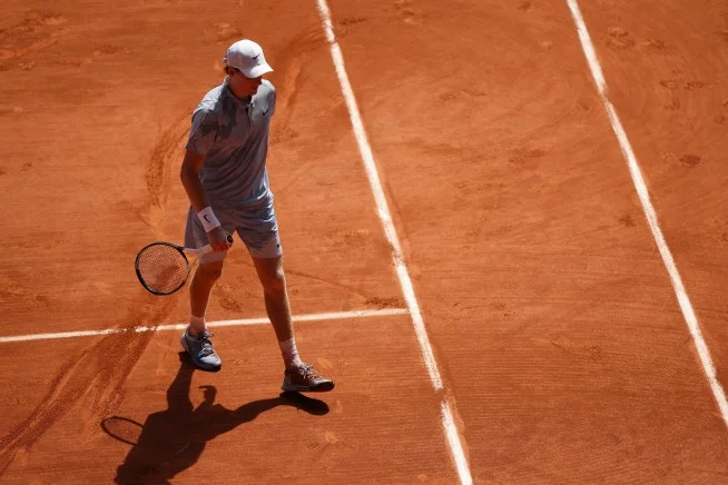 World No. 1 Sinner Stunned After Collapse at French Open