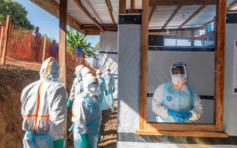 Au moins 1 077 cas suspects d’Ebola ont été signalés en RDC depuis le début de l’épidémie le 15 mai, dont 246 décès, selon les Centres africains de contrôle et de prévention des maladies.