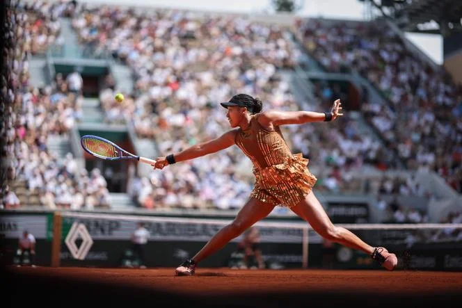 La Japonaise Naomi Osaka, lors de son match contre l’Américaine Iva Jovic, au 3ᵉ tour de Roland-Garros, le 30 mai 2026.