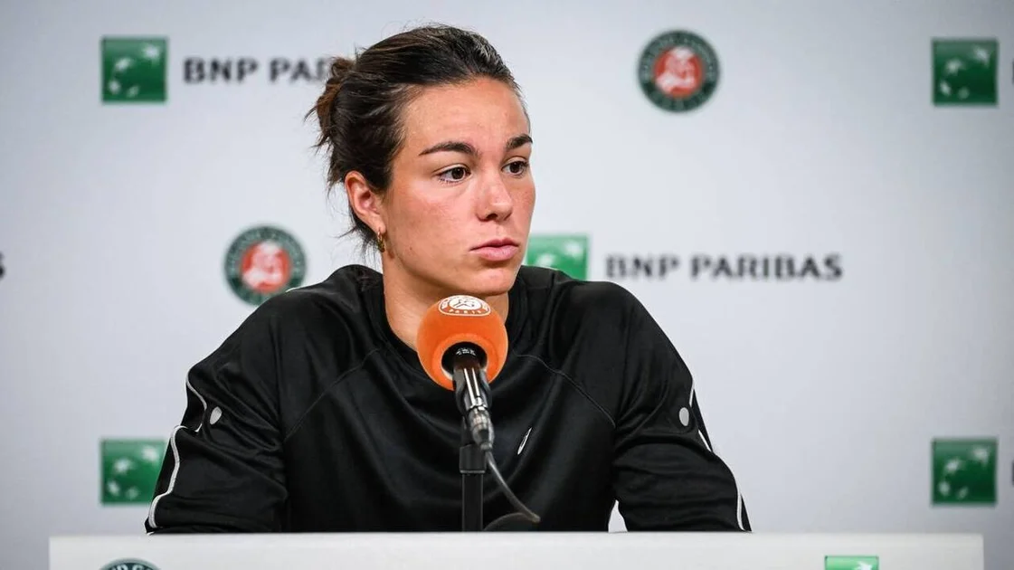 Loïs Boisson fait son retour à Roland-Garros, un an après avoir fait rêver le public français.