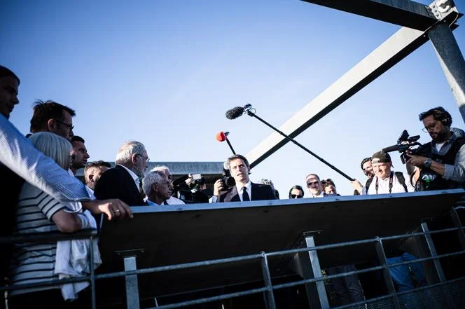 Gabriel Attal, après sa déclaration de candidature à l’élection présidentielle de 2027, sur le belvédère du viaduc de Millau (Aveyron), le 22 mai 2026.
