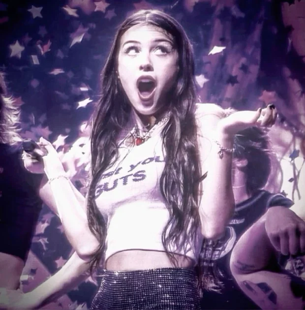 Aesthetic Olivia Rodrigo Pfp, Olivia Rodrigo Pfps, Pop Girlies Aesthetic, Olivia Rodrigo Pretty, Olivia Rodrigo Pics, Olivia Rodrigo Aesthetic Pics, Olivia Aesthetic, Olivia Rodrigo Widgets, Olivia Purple