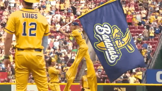 Image for gallery: Banana Ball takes over Cincinnati as Savannah Bananas open series at GABP