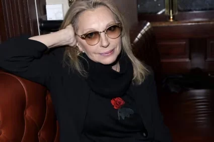 Véronique Sanson hospitalisée : la chanteuse de 75 ans contrainte d'annuler un concert en raison d'une pneumonie
