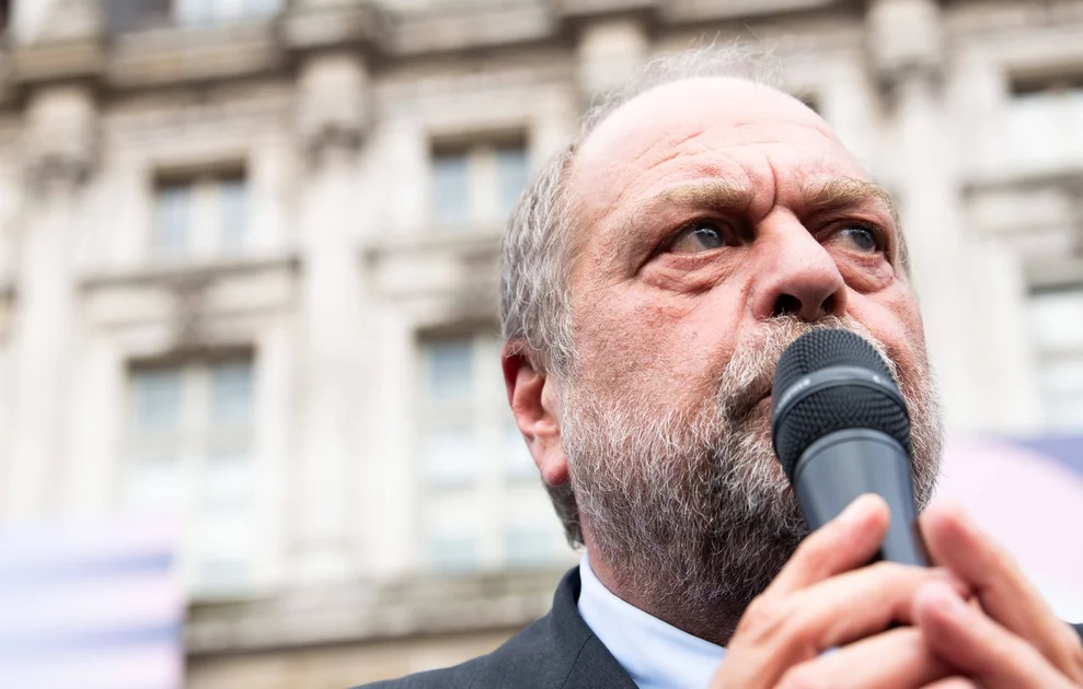 L'ancien ministre de la Justice Eric Dupond-Moretti sera jugé en avril 2026 pour diffamation pour des propos qu'il a tenus dans son spectacle sur un magistrat.
