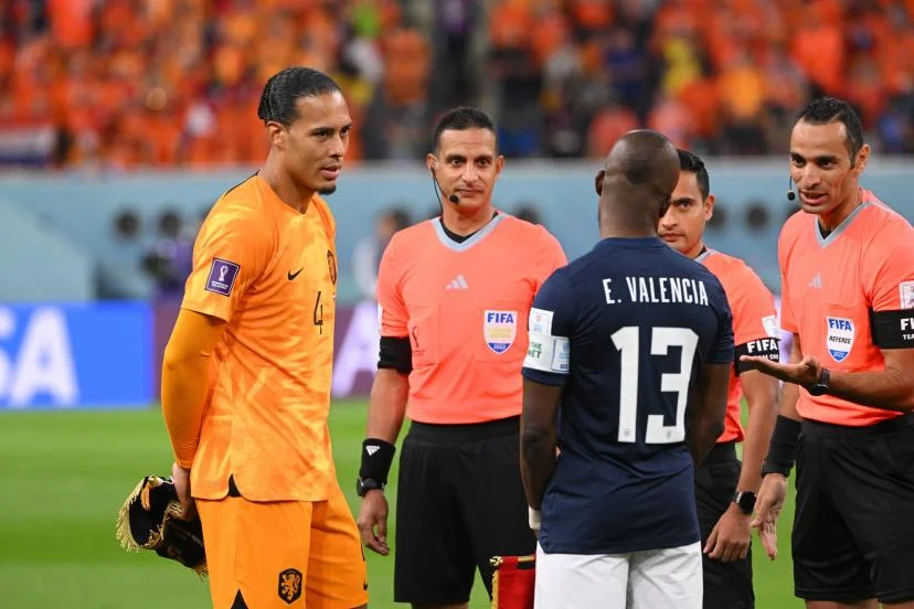 Virgil van Dijk avant le coup d'envoi de Pays-Bas - Équateur, le 25 novembre 2022. (F. Faugère/L'Équipe)