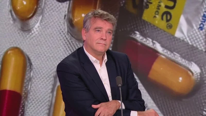 Montebourg qualifie Mélenchon de "fou furieux à neutraliser": "Plus ils le critiquent, plus ils le renforcent"