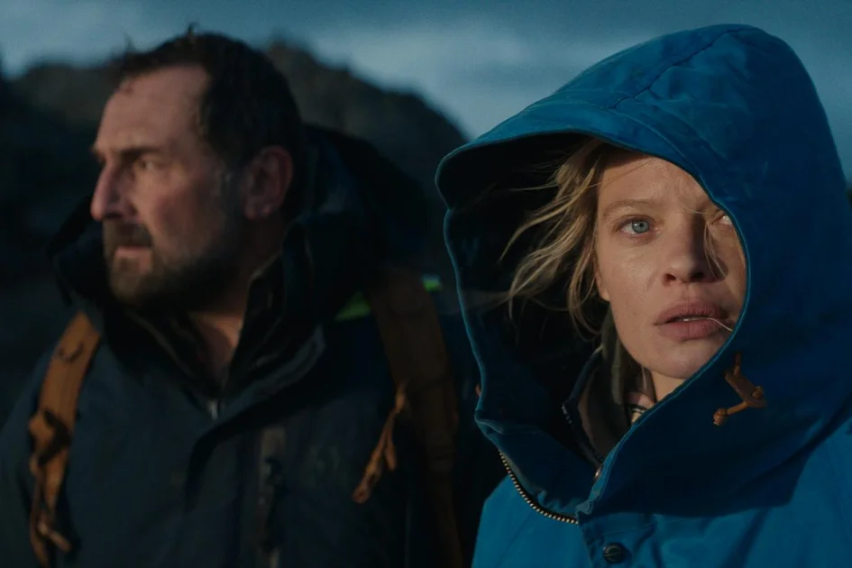 Ben et Laura (Gilles Lellouche, Mélanie Thierry) en plein drame conjugal, à 1 000 milles de toute terre habitée.