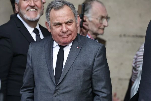 Francis Szpiner, sénateur et ancien maire du 16ème arrondissement de Paris, a été mis en examen pour corruption passive par un élu.