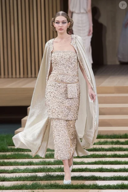 Gigi Hadid - Défilé Chanel Haute Couture Printemps-Eté 2016 au Grand Palais à Paris, le 26 janvier 2016.