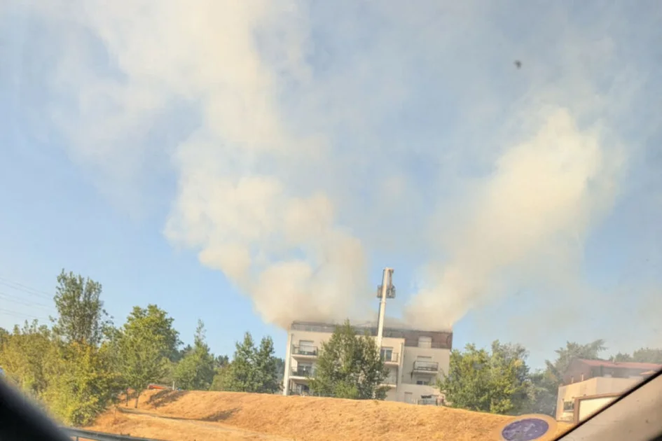 Ce jeudi 23 juillet 2026, un incendie s'est déclaré dans un immeuble au sud de Nantes.