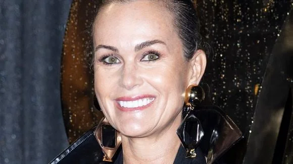 "Mon amoureux" : Laeticia Hallyday officialise enfin avec Serge Varsano, son compagnon de 20 ans son aîné