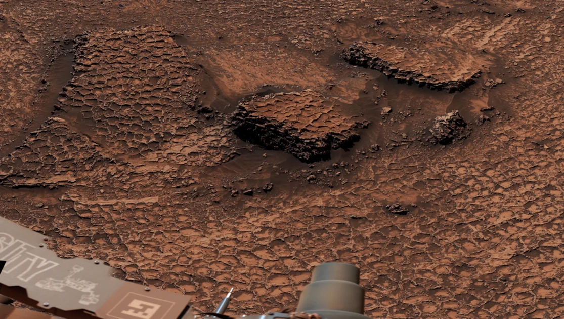 Curiosity découvre un vaste champ de motifs en nid d'abeille sur Mars