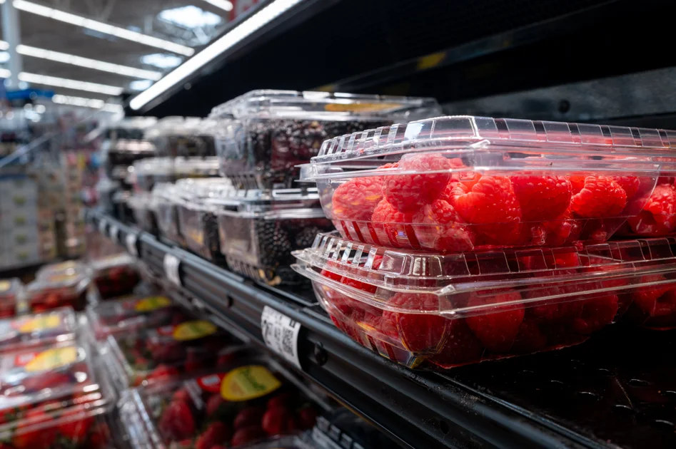 The cyclosporiasis outbreak, an intestinal illness caused by the microscopic parasite Cyclospora cayetanensis, has spread across multiple states and remains under investigation by federal health officials after the first known illness onset was reported in early May