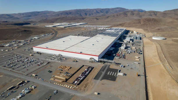 tesla gigafactory - tesla gigafactory stock pictures, royalty-free photos & images