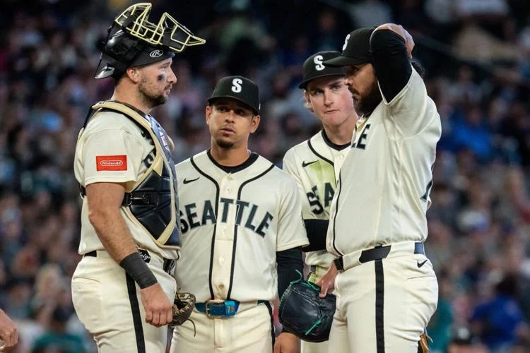 Colt Emerson delivers walkoff hit to beat Twins after Mariners blow big lead