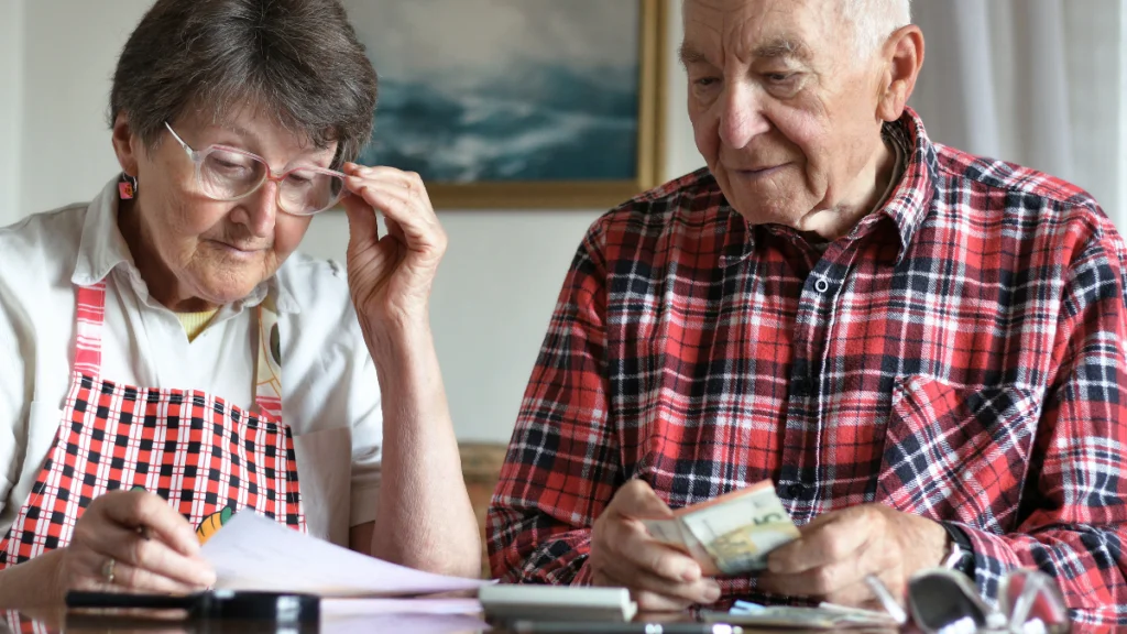 désindexation des retraites
pensions de retraite
pouvoir d’achat des retraités
revalorisation des pensions
retraites 2027
réforme des retraites