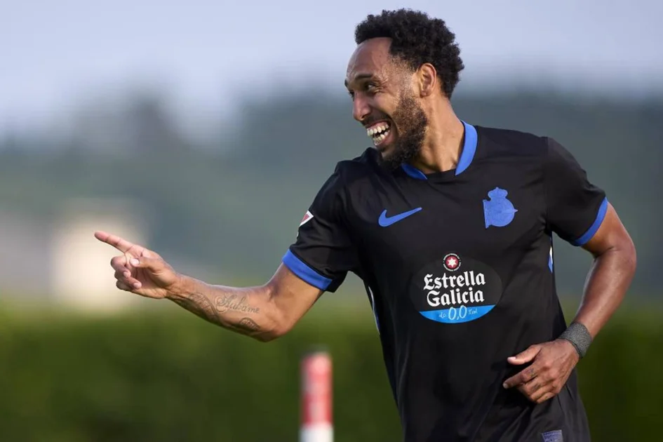 Aubameyang, en un entrenamiento con el Deportivo.