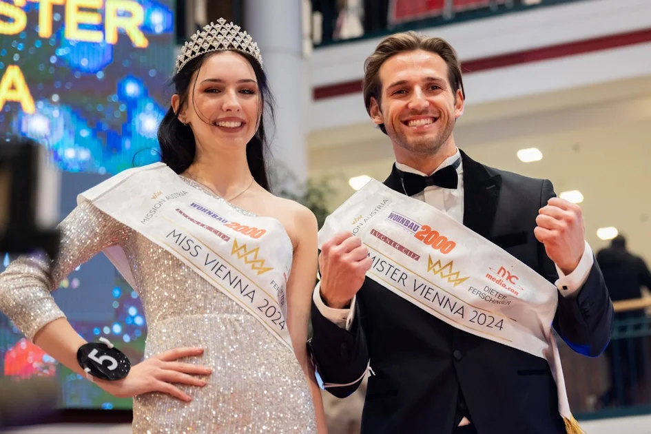 Lucia Sisic bei ihrer Wahl zu Miss Vienna 2024, an ihrer Seite Mister Vienna Max Niedermeyer. Die Wahl fand in der Lugner City statt.