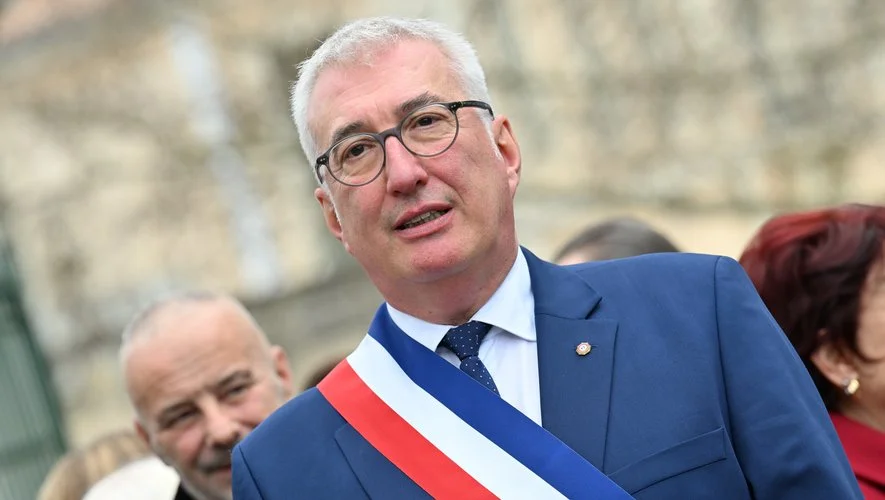 Au lendemain des menaces de mort visant le maire d’Alès, Christophe Rivenq, les réactions se multiplient dans le Gard.