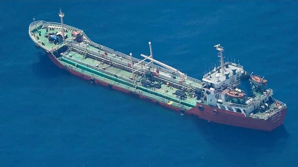 Somali pirates kill 5 crew members before tanker rescue, state authorities say