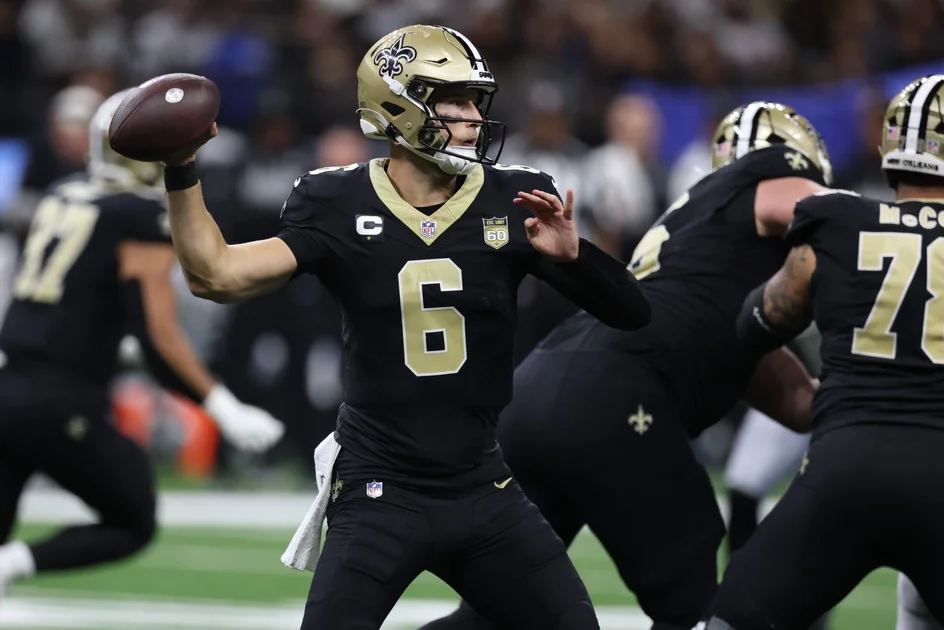 New Orleans Saints quarterback Tyler Shough (6) throws in the fourth quarter against the Las Vegas Raiders at Caesars Superdome.