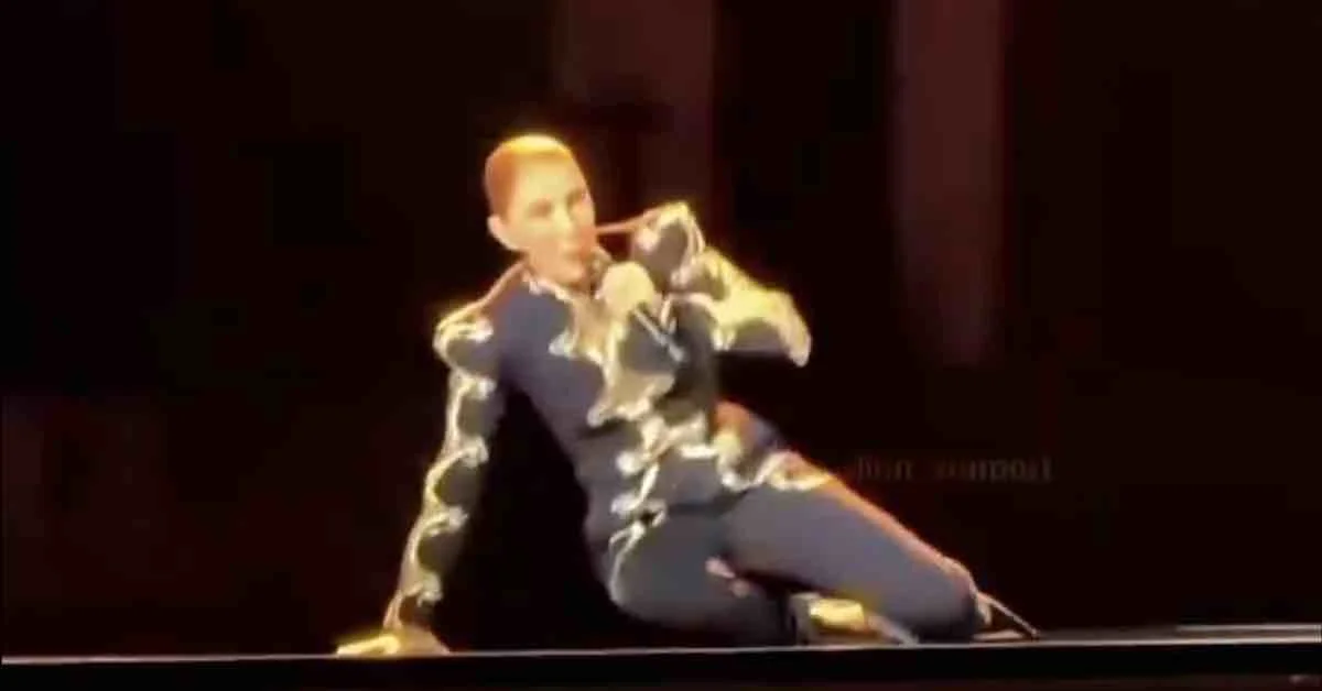 Céline Dion chute sur scène à Paris et oublie les paroles de « Pour que tu m'aimes encore » ! (VIDÉO)