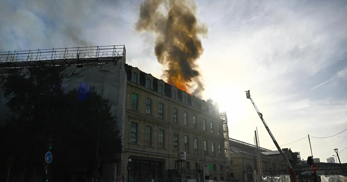Paris : les images de l'incendie près de la gare d’Austerlitz