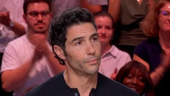 Tahar Rahim en pleine promotion des Misérables : confidences sur Leïla Bekhti et moment de flottement dans C à vous