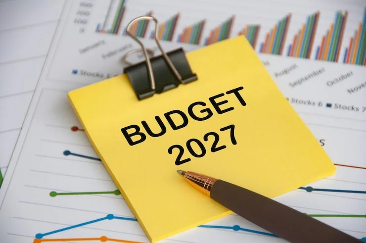 Photo budget 2027 on yellow notepad with business analysis background