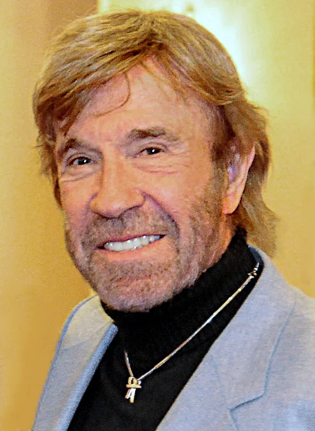Chuck Norris à 85 ans : le mythe américain plus vivant que jamais entre hommages et blagues virales