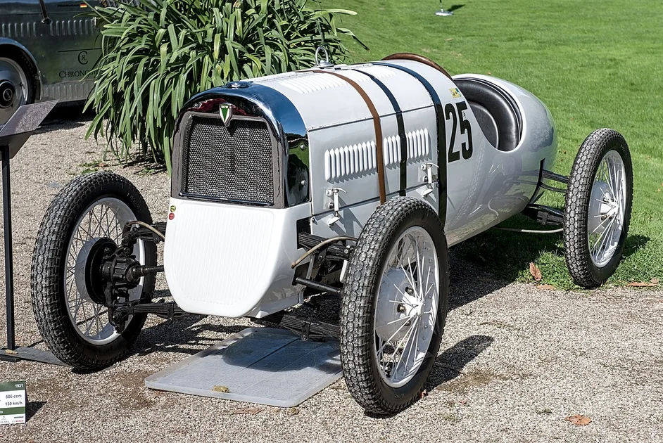 F1 2025: Championship Battle Intensifies as Midseason Pressure Mounts on Top Constructors